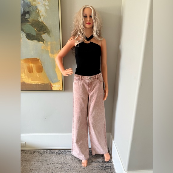 NWT Michael Kors Gorgeous and Stylish Wide-Leg Jeans in Gorgeous Dusty Pink! - Picture 2 of 13